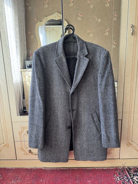 Мужское пальто, джинсовая куртка.