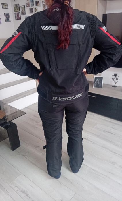 Vând costum motocicleta