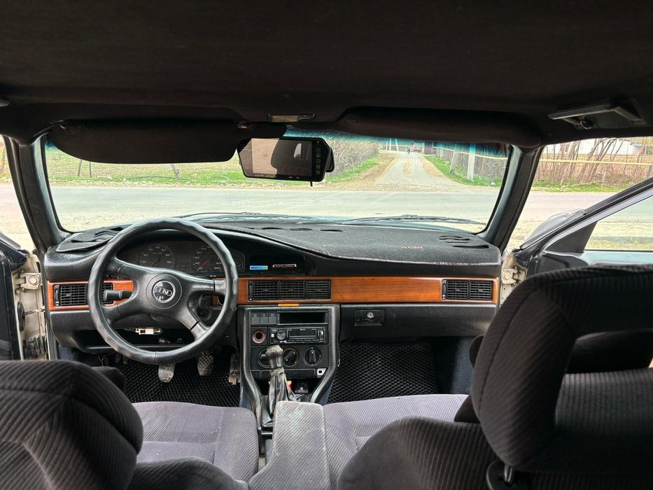 Audi 100. Объем 2.3