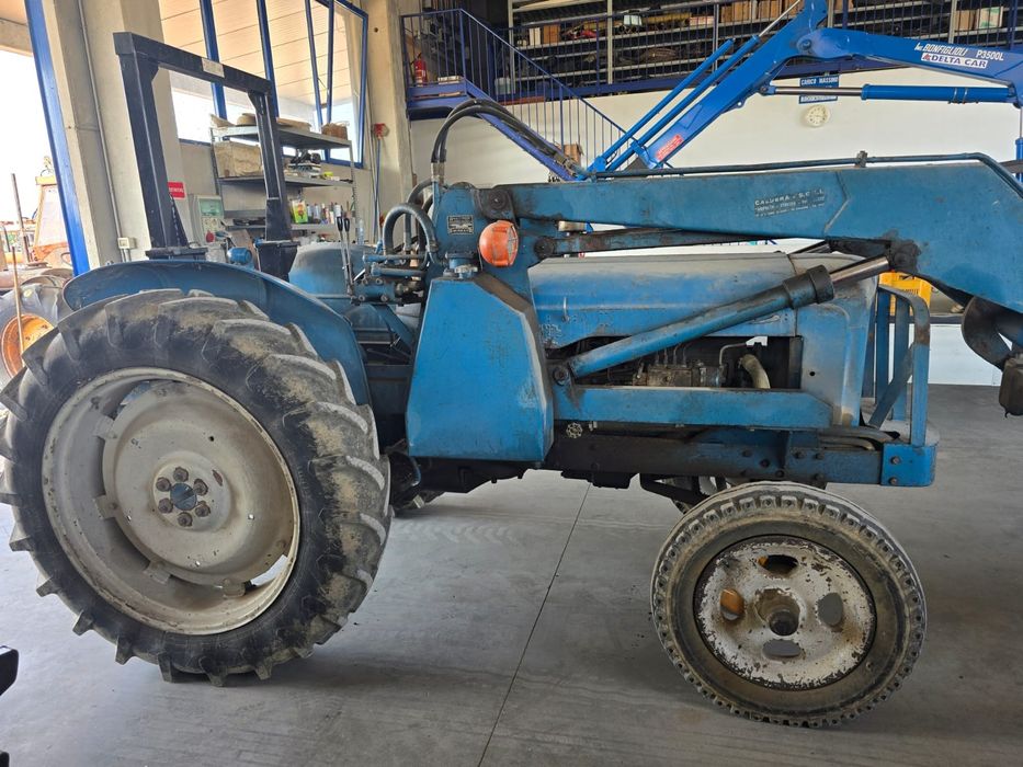 Tractor Ford cu incarcator frontal