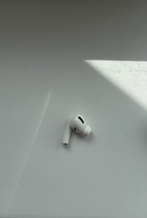 Продается airpods pro левое ухо