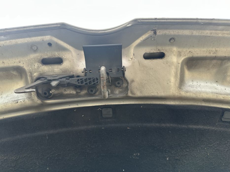 Оригинален преден капак пасат б7 2012г отличен