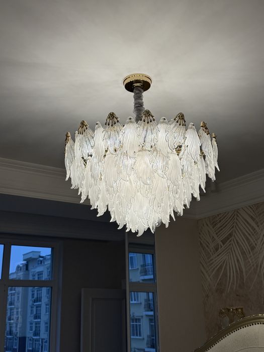 Срочно продам люстрю и 4 бра