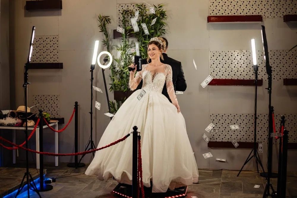 Fum greu la dasul mirilor/platforma 360/cabina foto