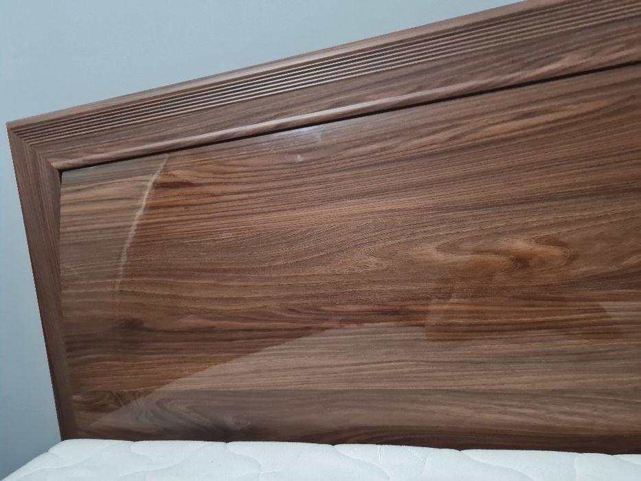 Кровать деревянная