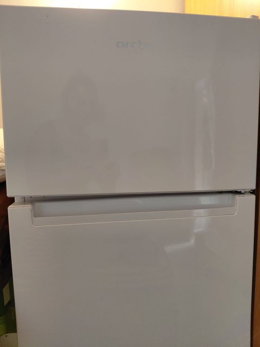 Vand 2 frigidere Arctic si Indesit