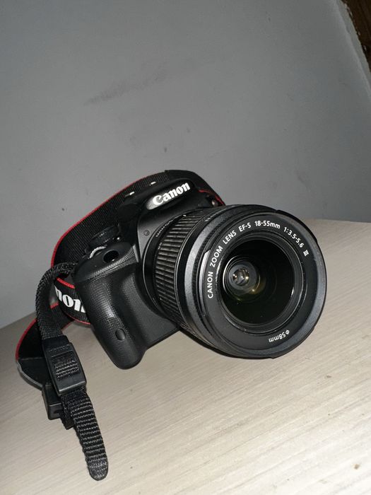Aparat foto Canon EOS 100D + obiectiv 18-55mm + accesorii
