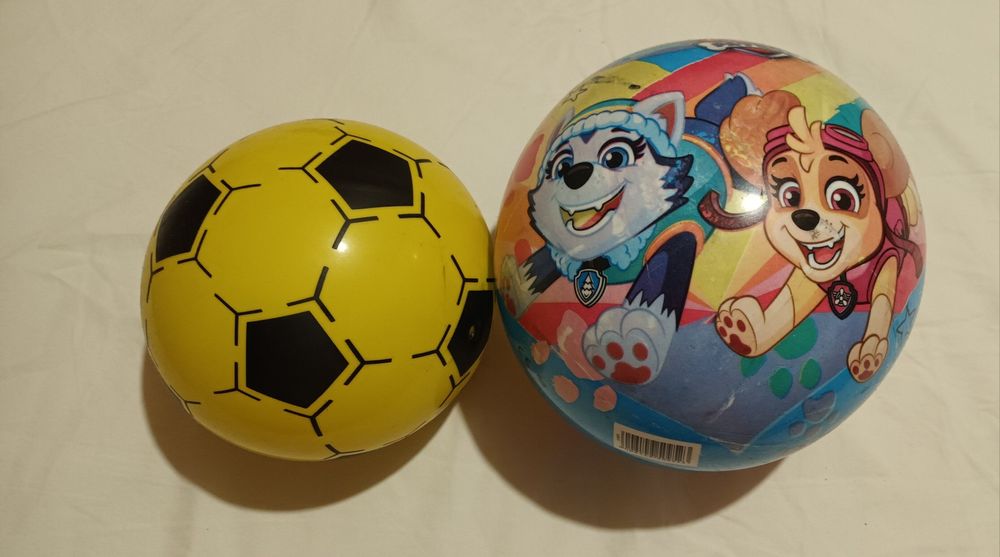 Set de  mingi colorate cu patrula catelusilor