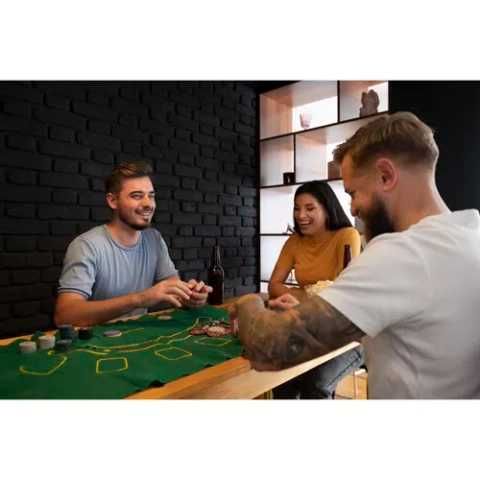 Комплект за покер Texas Hold'em, 200 чипа, подложка за игрална маса