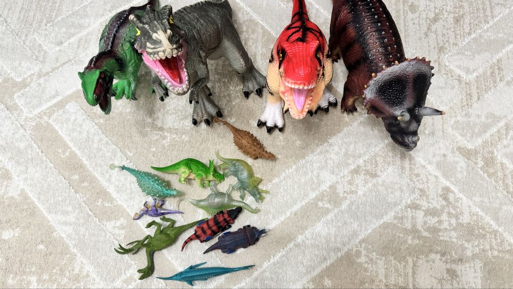 Динозавры игрушки