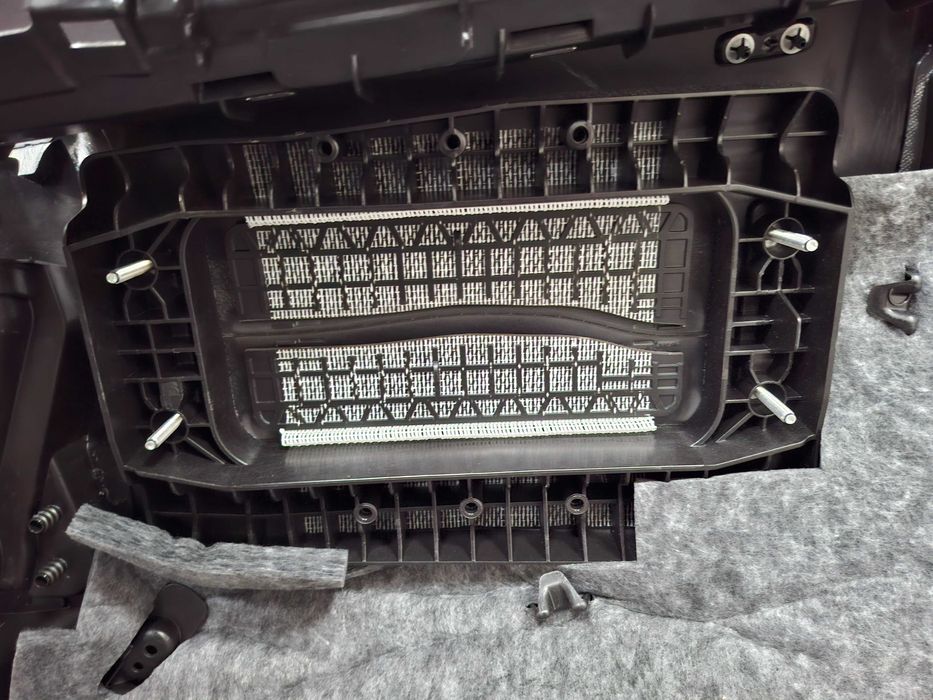 Ново Кожено Табло с Сив шев Mercedes W206 AMG