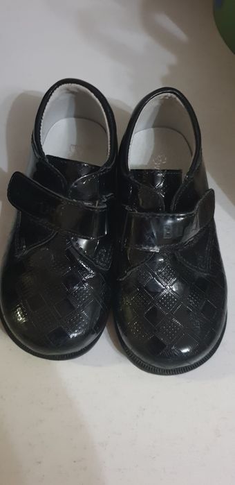 Продам детскую обувь