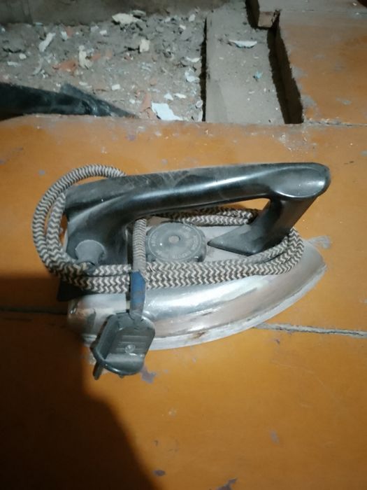 В продаже два утюга времён СССР