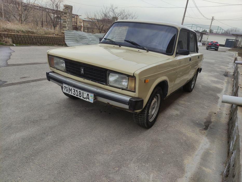 Vaz 2105 sotiladi