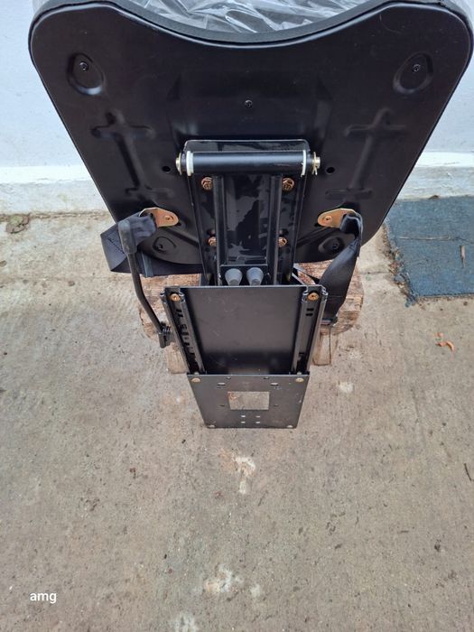 Vând scaun tractor UTB 445