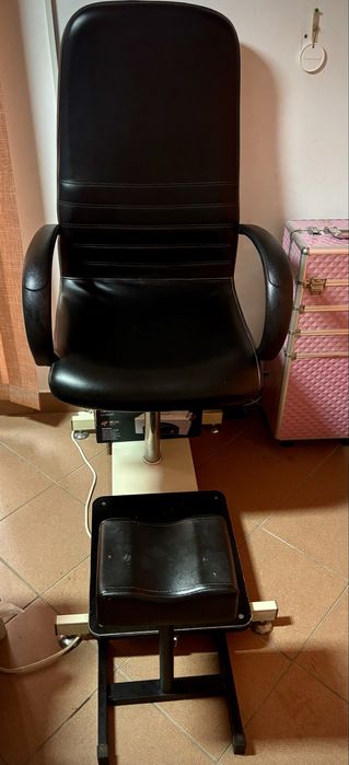 Vand scaun pedichiura + suport picioare 350 lei