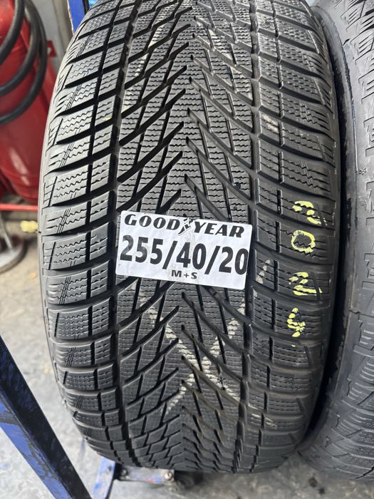 255/40/20 goodyar