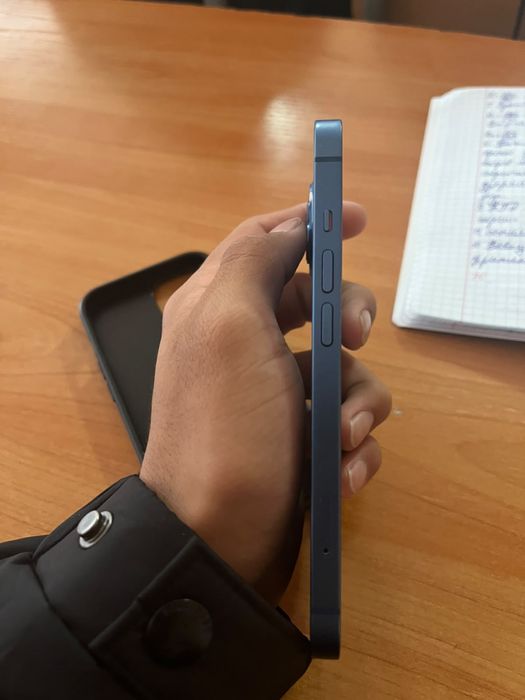 Продам iPhone 13