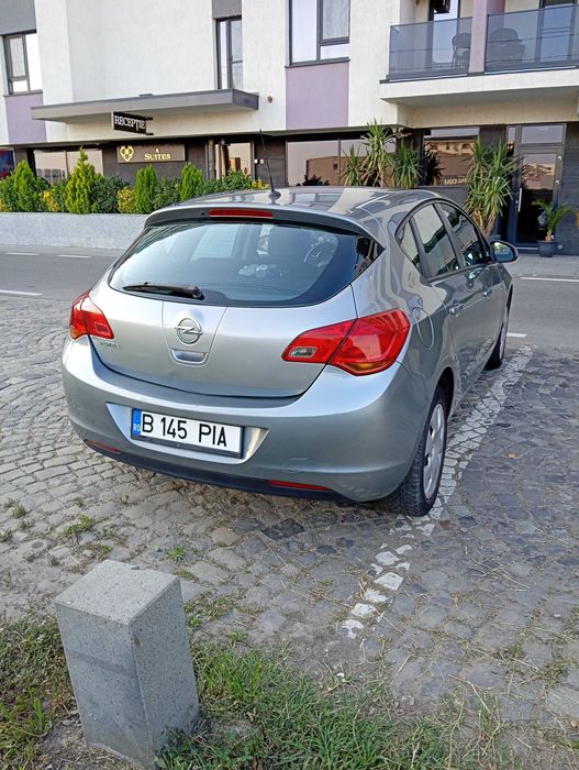Vând Opel Astra j 1,4 benzină cu GPL