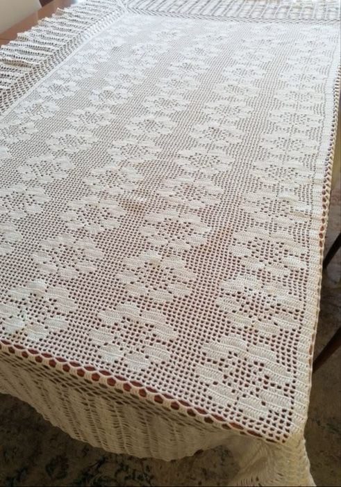 Покривка за маса изплетена на 1 кука