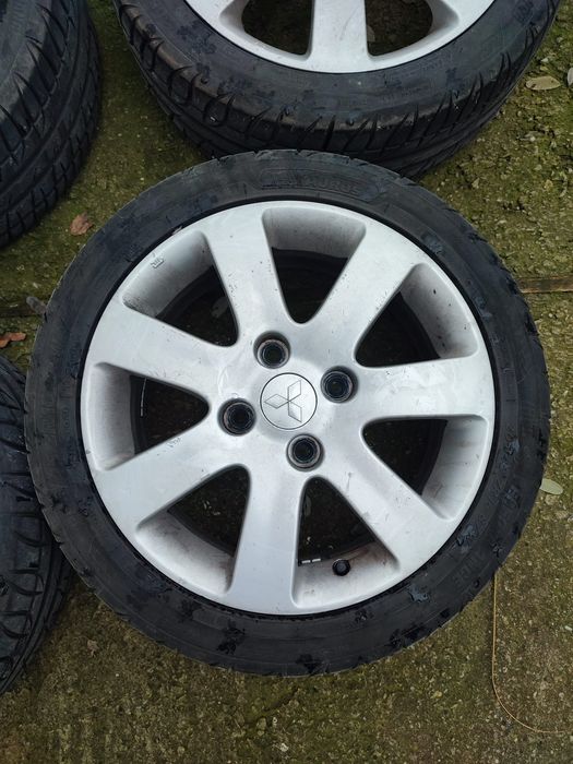 Vând sau schimb jante Mitsubishi Colt