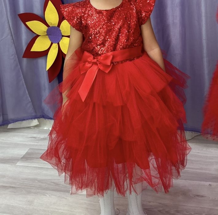 Продам платья девочки