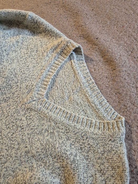 Pulover tricotat, de culoare bej melanj, marime 42