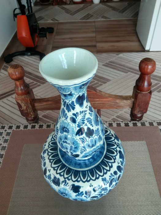 Красива и стилна с изработката -Ваза.