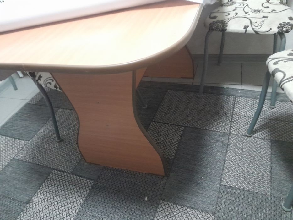 Стол+стулья 5шт за 15000тг