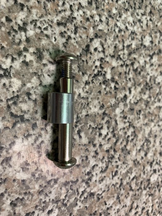 Болт в механизм складывания