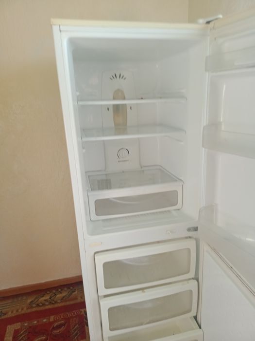 Холодильник.  lg