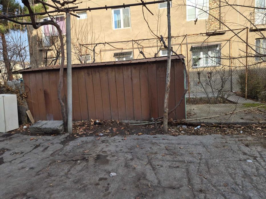 Железный заводской гараж