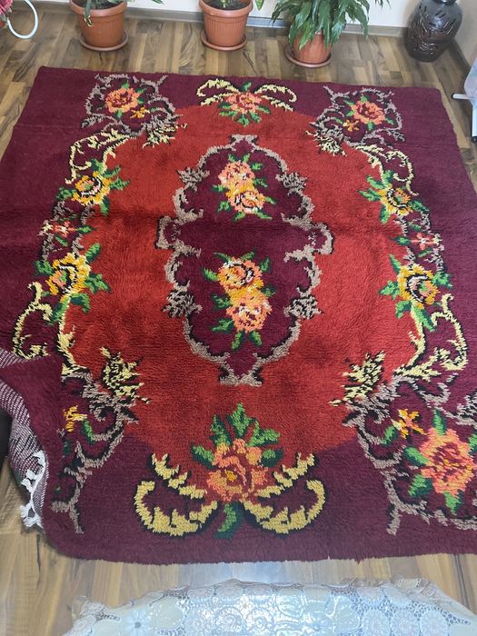 Китеник-вълнен ръчно тъкан и родопско одеяло