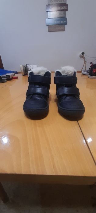 Продавам детски обувки почти нови много малко използвани