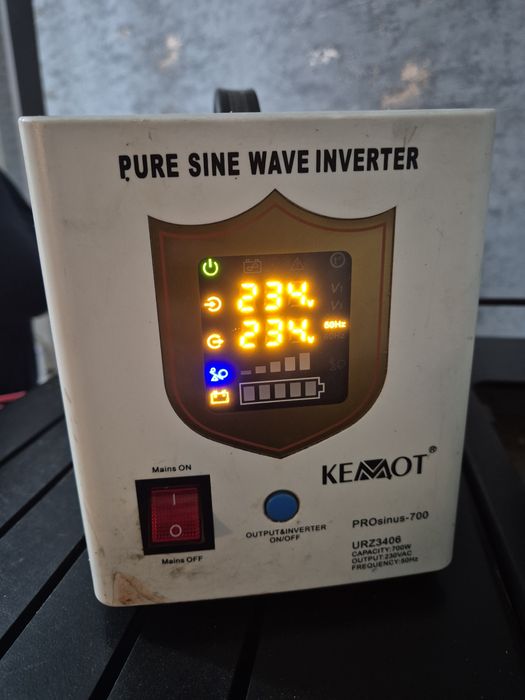 UPS Kemot 700w cu baterie de mașină