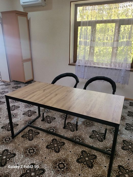 Продаётся стол стульями