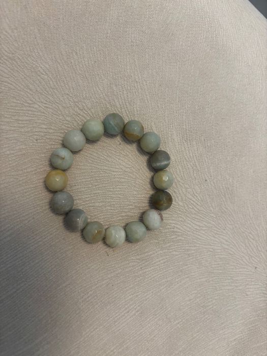 Гривни от естествени камъни