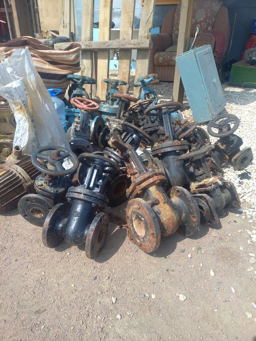 Продам Задвижки Б/У