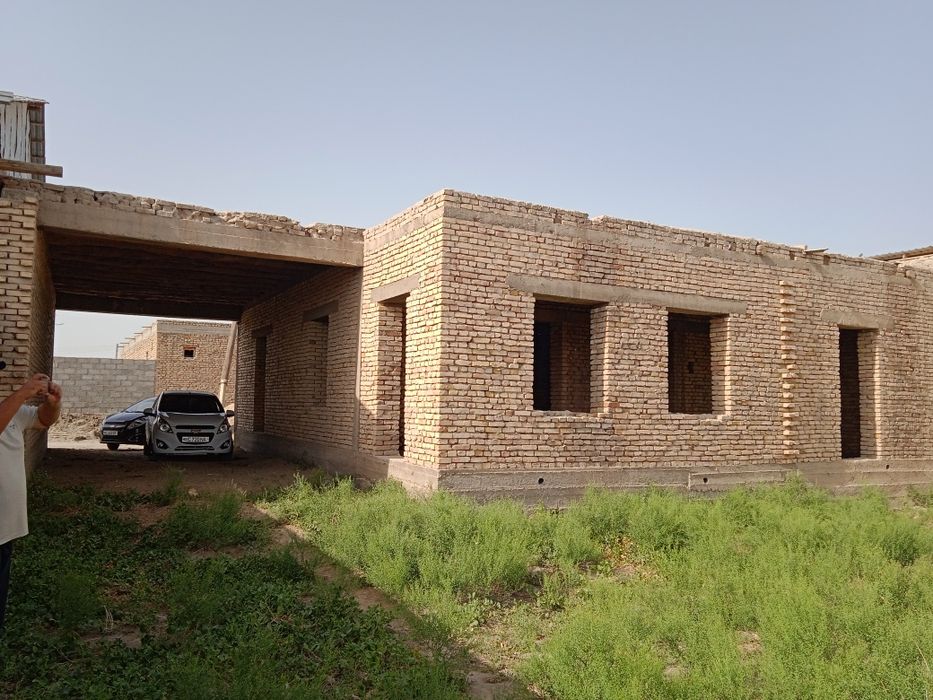 Qurilishi bitmagan uy va tayor katej 2 sotĝ