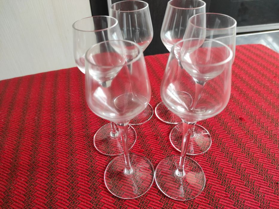 Set de pahare mici cu picior lung, nuanta de albastru
