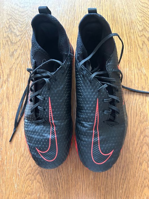 Două perechi pantofi sport Nike , măsura 38 repectiv 36,5