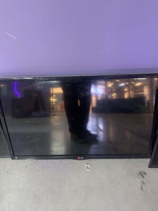 Телевизор со смарт приставкой и кранштейном