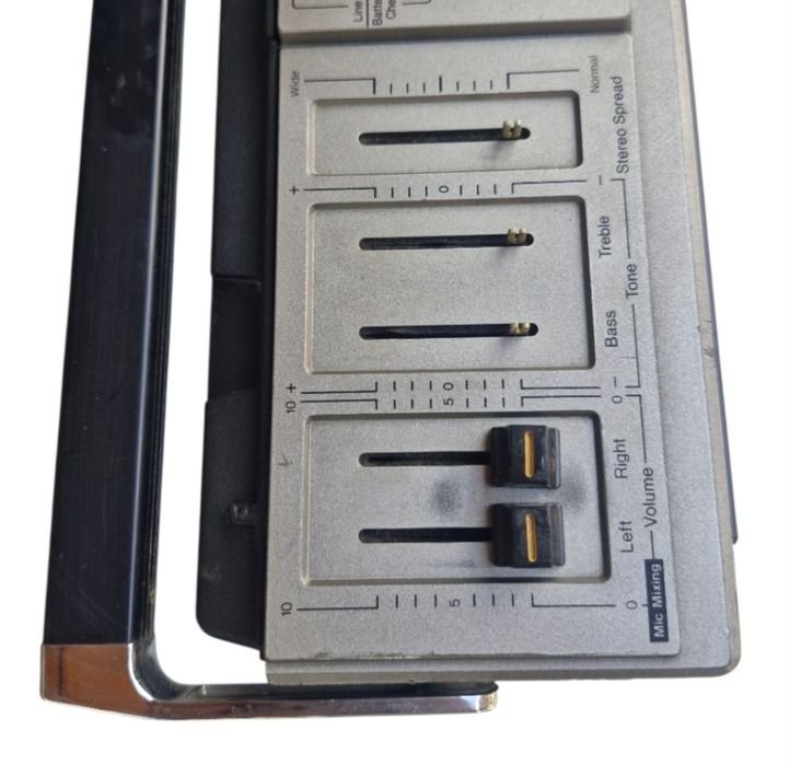 Радиокасетофон NEC RM-1010RE
