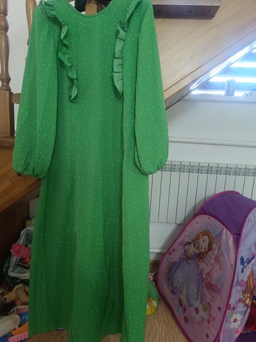 Продаю платья по