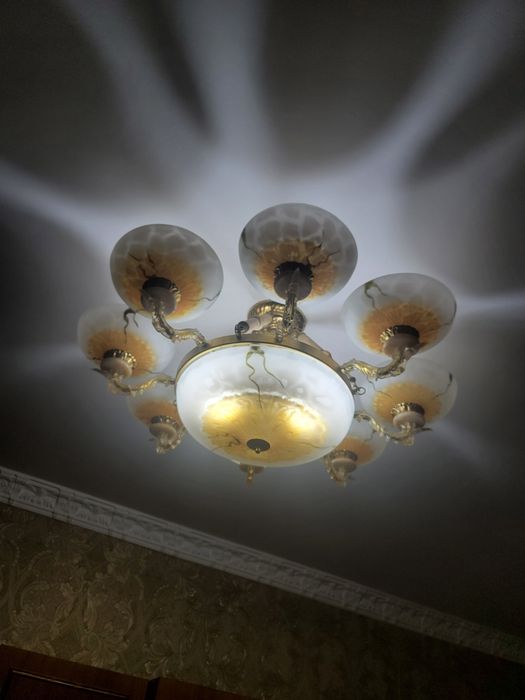 Lustra 8talik sotiladi