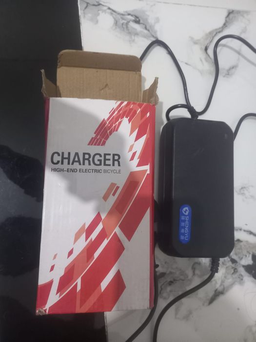 Продам зарядку для электраскутера