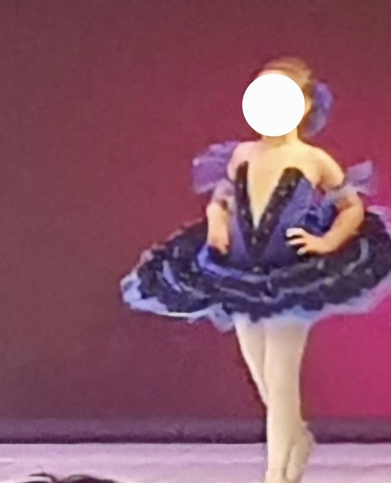 Vând costume de balet fetiță