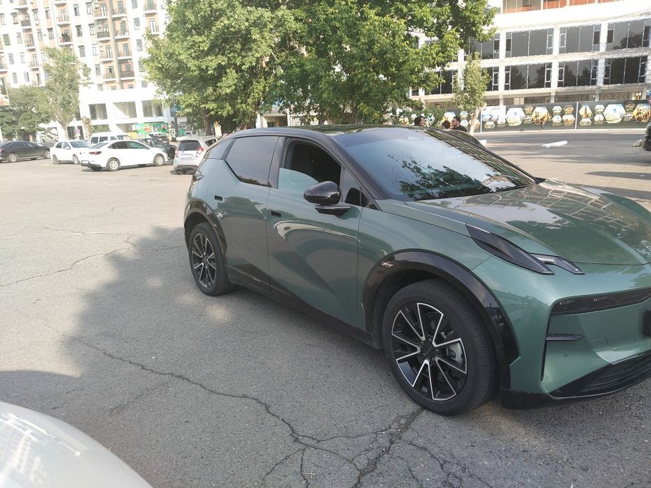Zeekr X 2023 год