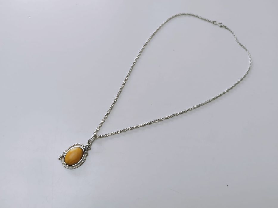 Vechi colier lant si pandantiv din argint de 925, Art Nouveau, model floral, pandantiv chihlimbar natural baltic galben, egg yolk, rar