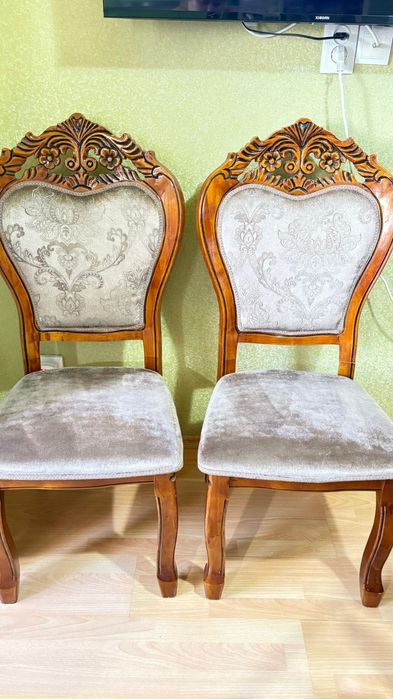 Стол со стульями